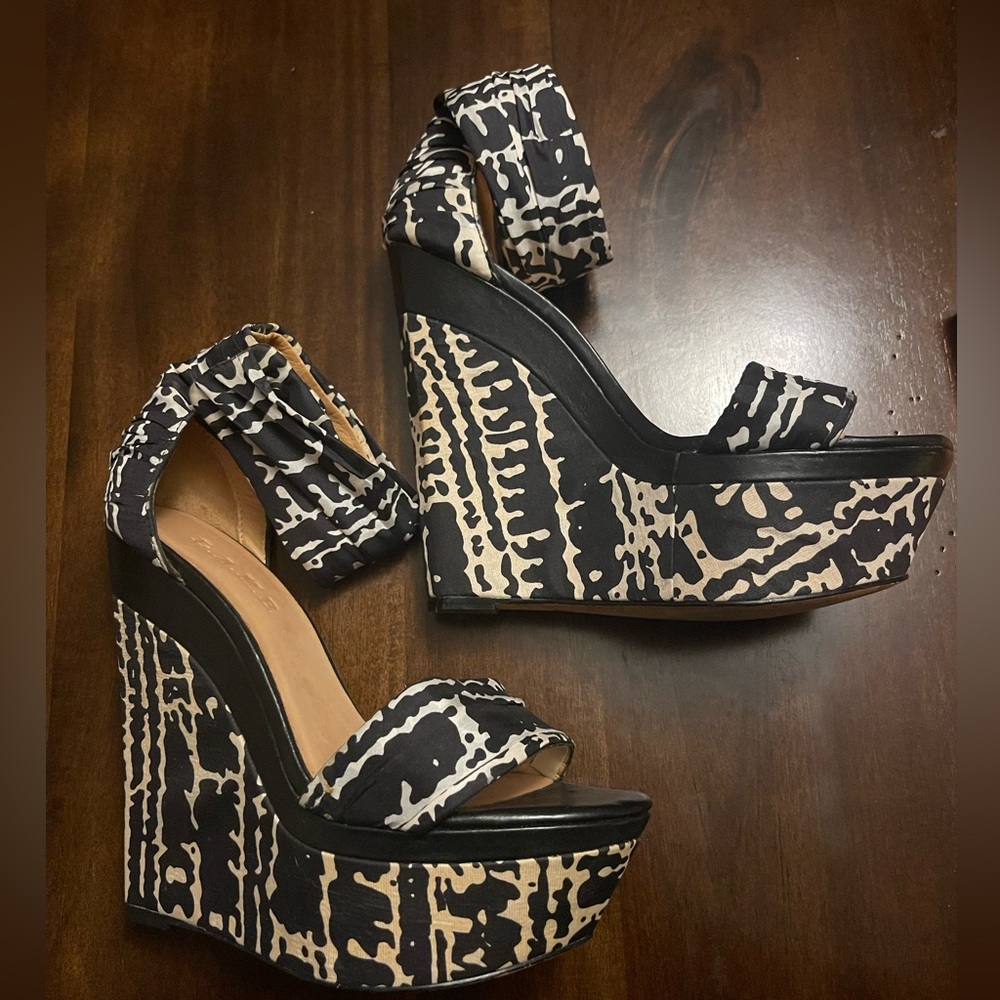 EUC LAMB Platform Wedges!